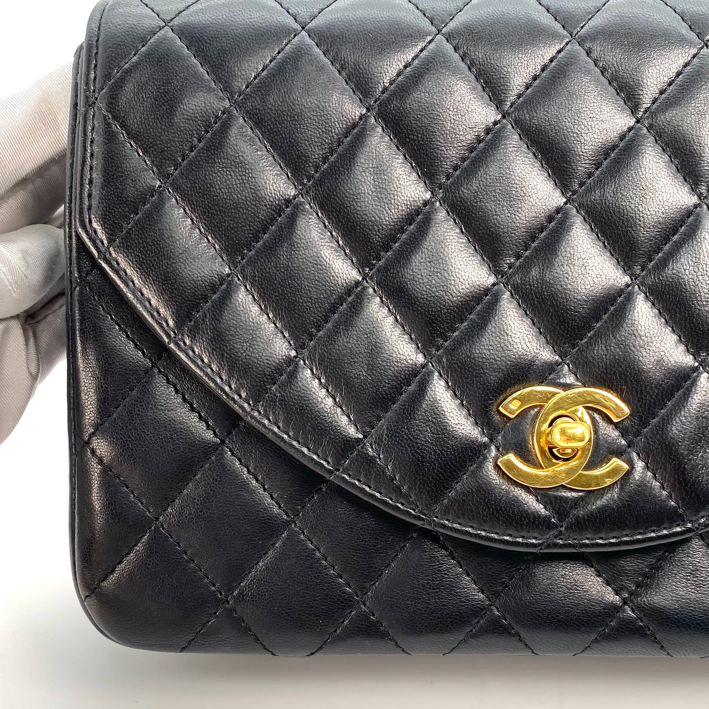 Thabo, 1 Series Half Moon Black Lambskin with seal and card