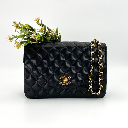 Aloy, Vintage 1 Series Chanel Vintage Halfmoon black with card and seal