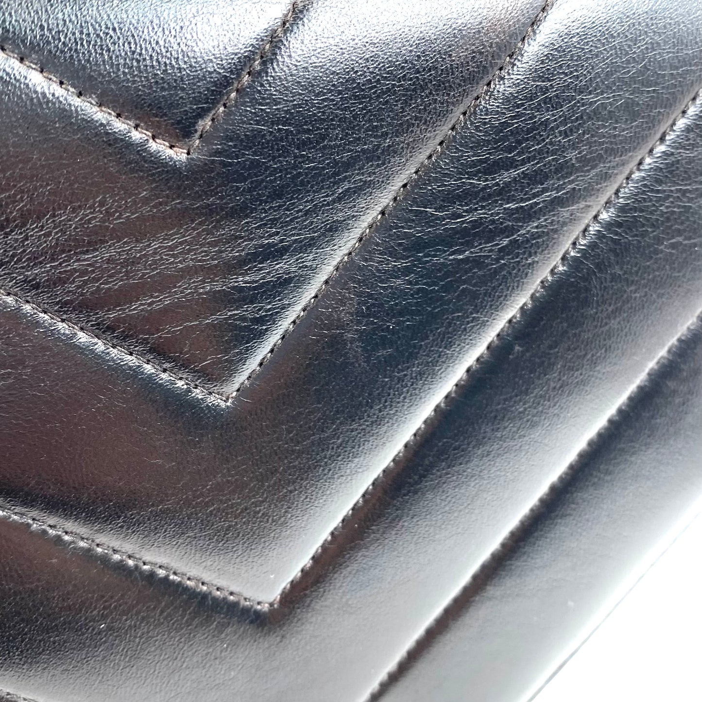 Kalvino, 2 Series Chevron Bijou Black Lambskin with seal and card