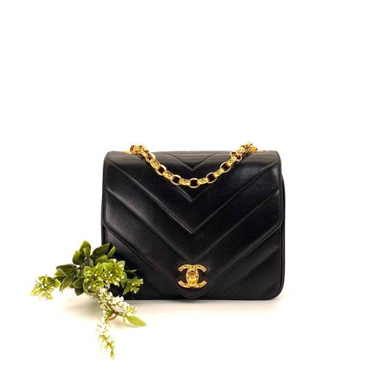 Kalvino, 2 Series Chevron Bijou Black Lambskin with seal and card