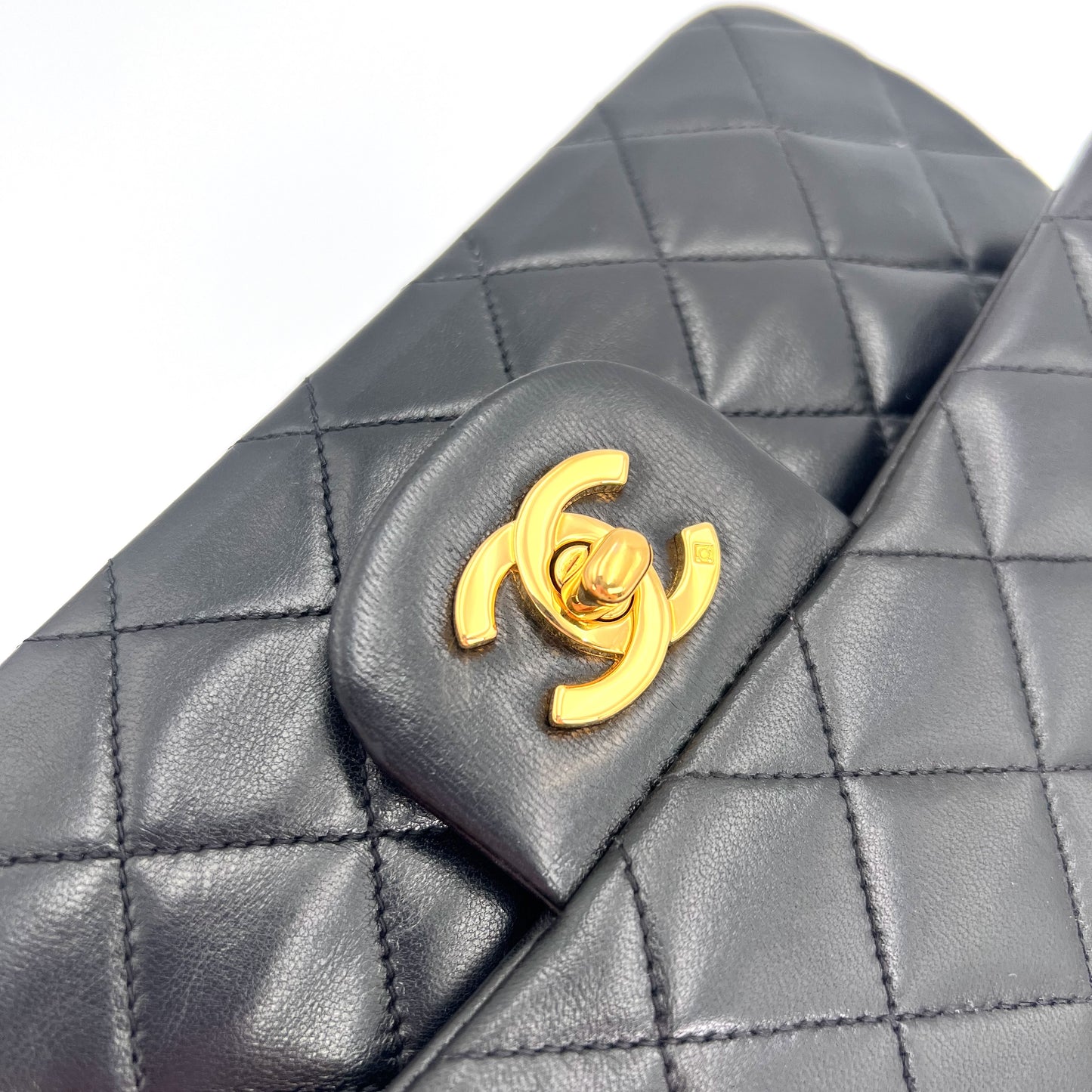 Engelbert, 3 series small classic flap black lambskin with seal only