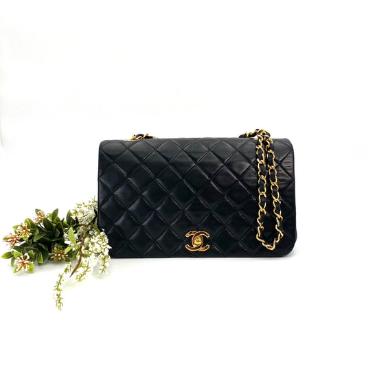 [SPRING SALE] Colette, 1 series medium full flap black lambskin with seal and card