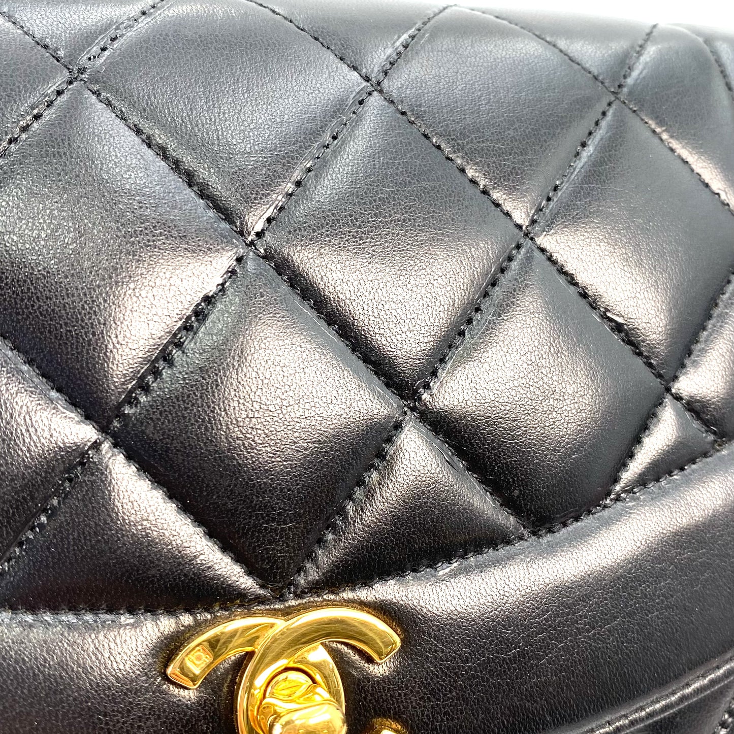 Jayden, 3 series small Diana black lambskin with seal and card