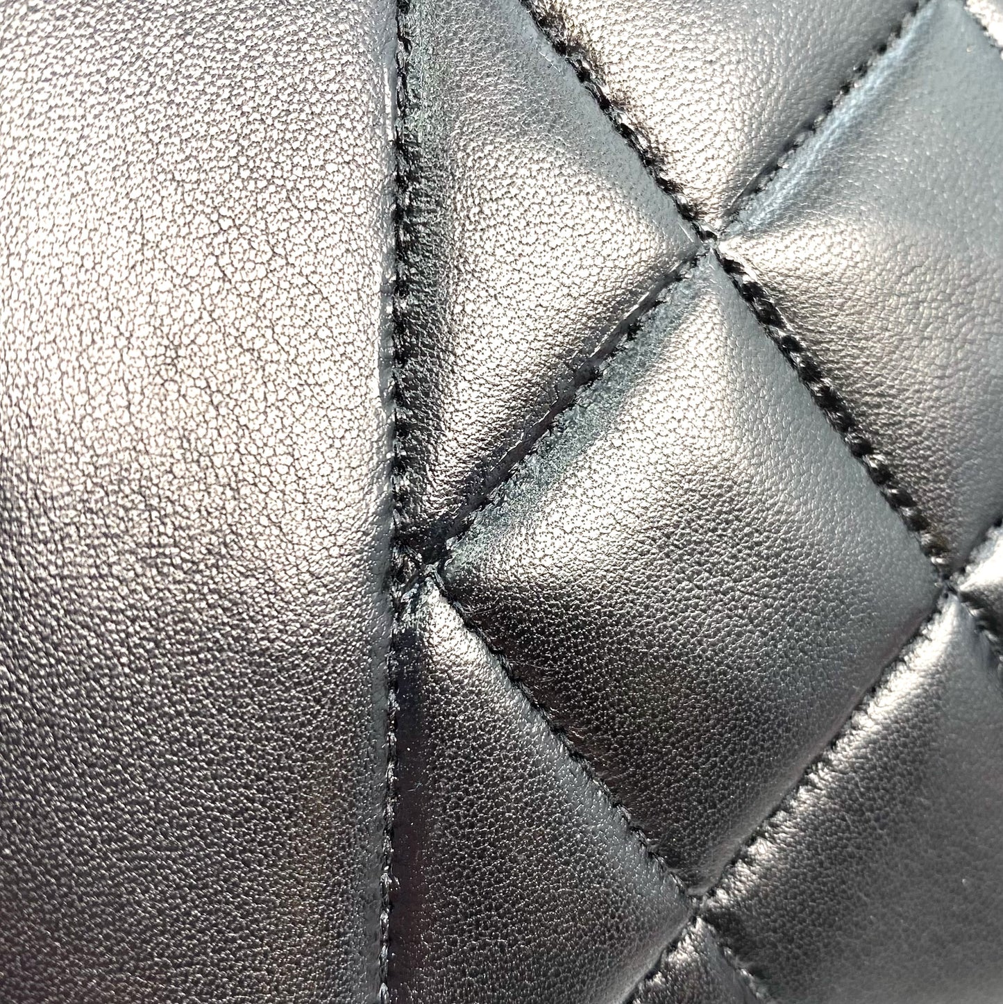 Jayden, 3 series small Diana black lambskin with seal and card