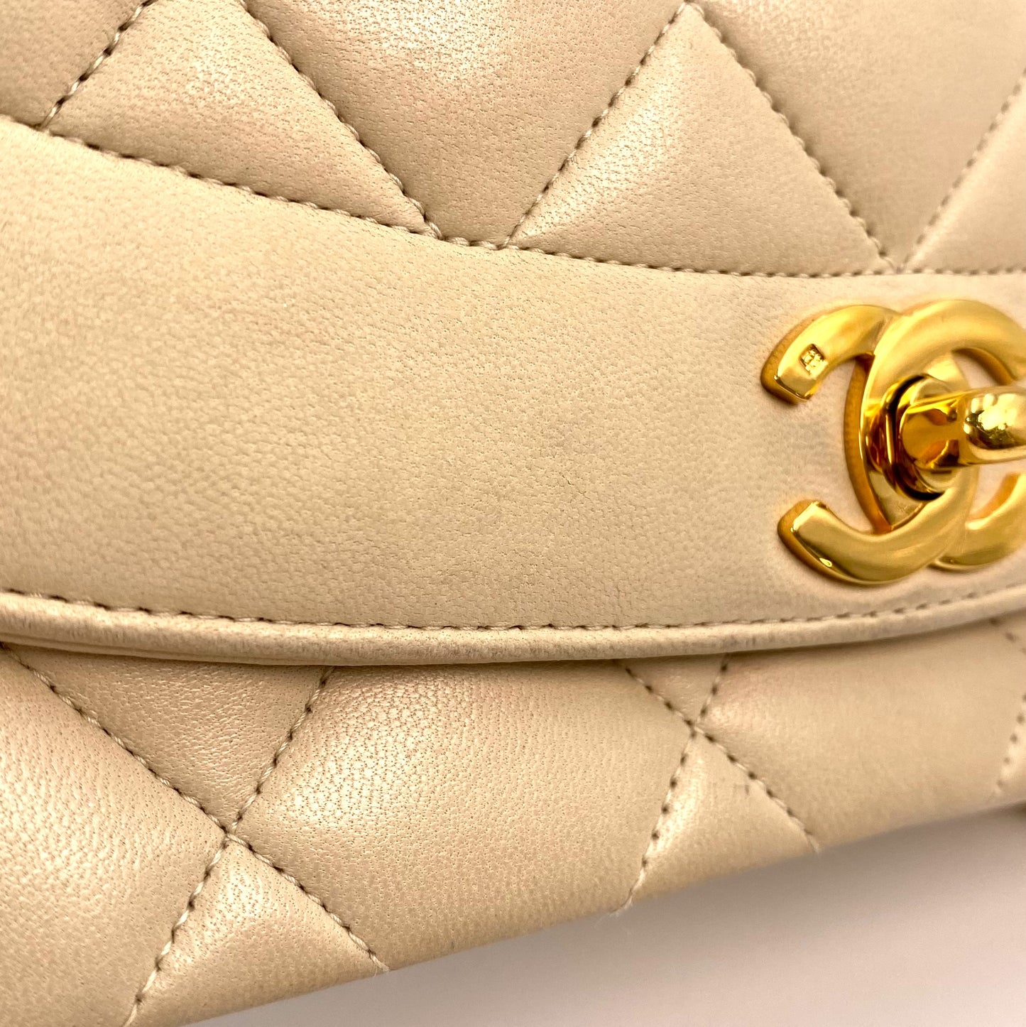 Valery, 2 Series Medium Diana Beige Lambskin with seal and card