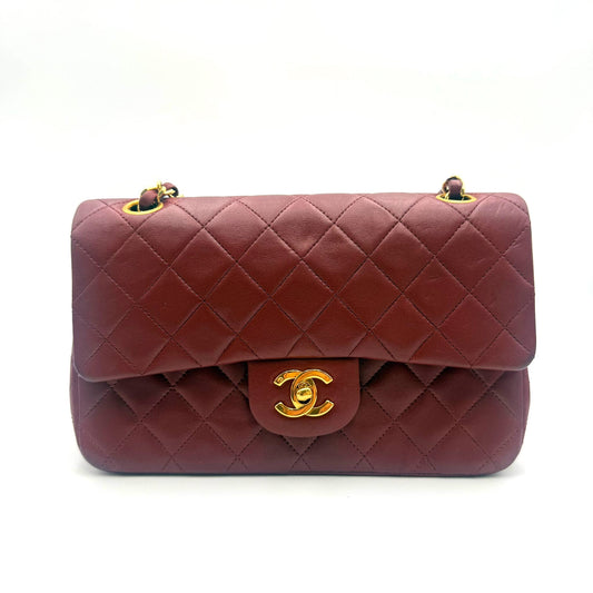 Dahlia, 1 series small classic flap burgundy lambskin with contrast black lining seal and card