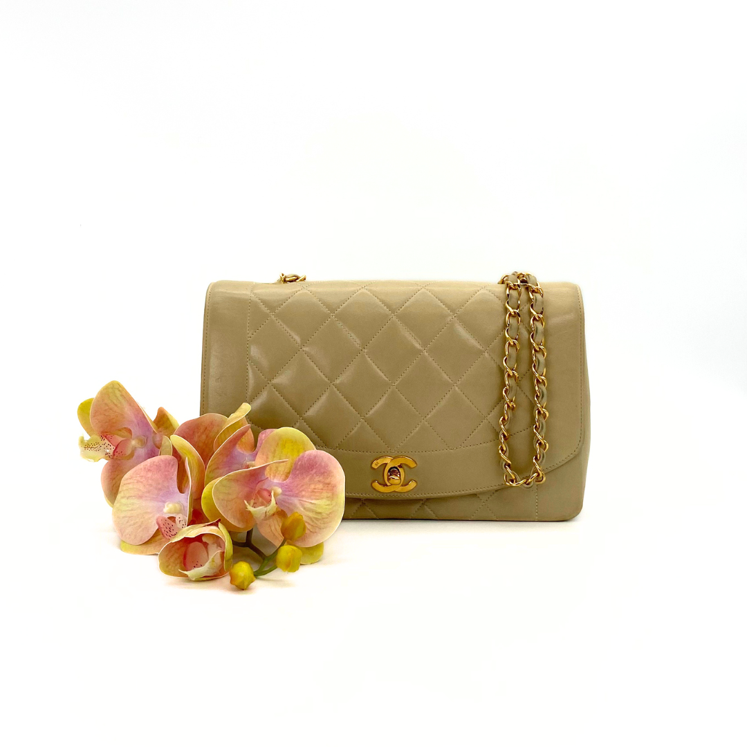 Iduna, 2 Series Medium Beige Lambskin with seal and card